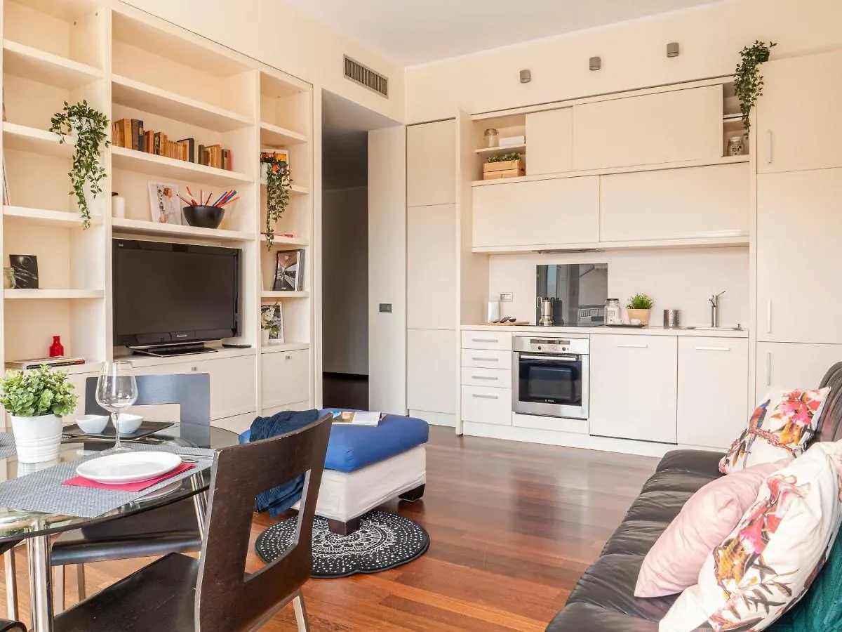The Best Rent - Bright Two Rooms Apartment Near Cattolica University ميلان