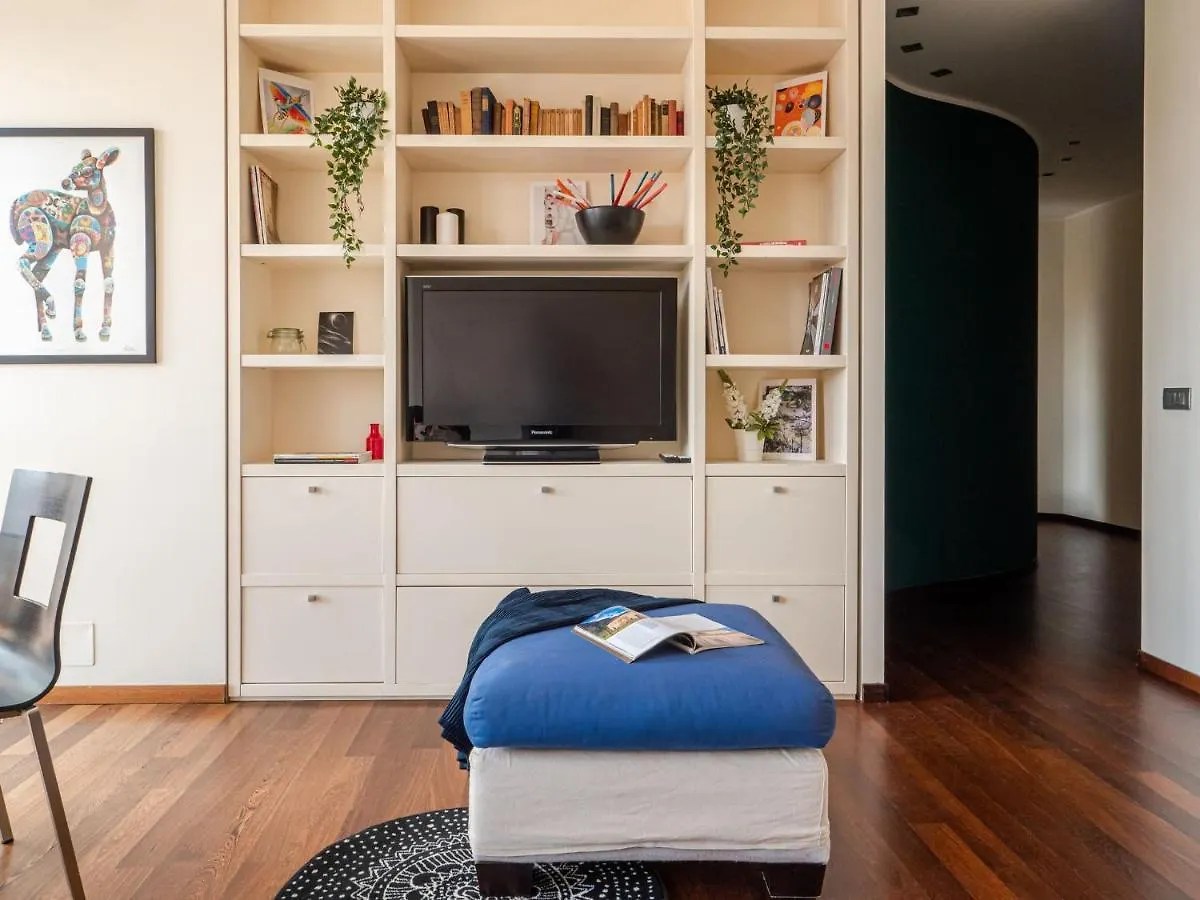 The Best Rent - Bright Two Rooms Apartment Near Cattolica University Mediolan